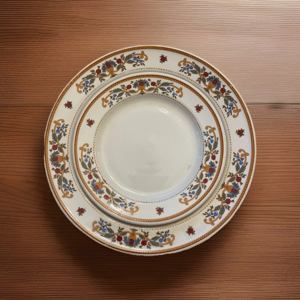Vtg Oneida Plate Set 10” 7” Classic B-07 Blue & Red Floral Baskets Yellow Scroll
